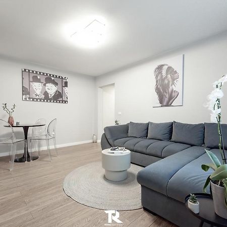 Appartement Terra à Suceava Extérieur photo